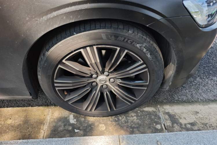 Used Volvo S60 2021 T4 Zhiyuan Luxury Edition Right Front Wheel Hub