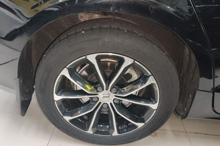 Used Volvo S60 2021 T4 Zhiyi Luxury Edition Right Rear Wheel Hub