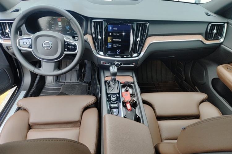 Used Volvo S60 2021 T4 Zhiyuan Luxury Edition Center Console