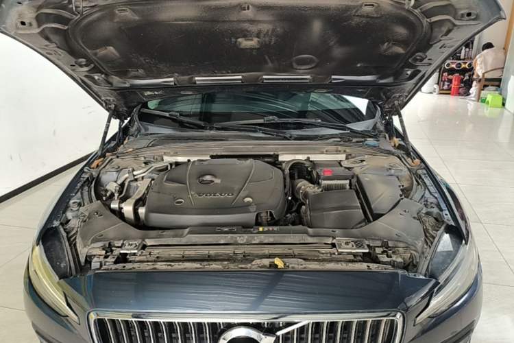 Used Volvo S60 2021 T4 Zhiyi Luxury Edition Engine Bay