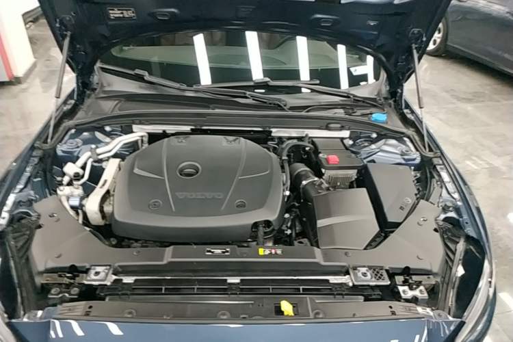 Used Volvo S60 2021 T4 Zhiyi Luxury Edition Engine Bay