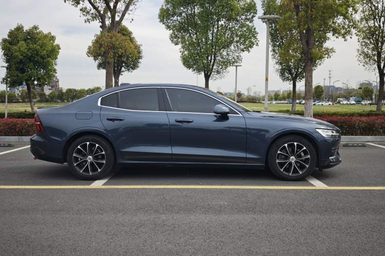 Used Volvo S60 2021 T4 Zhiyi Luxury Edition Exterior 3