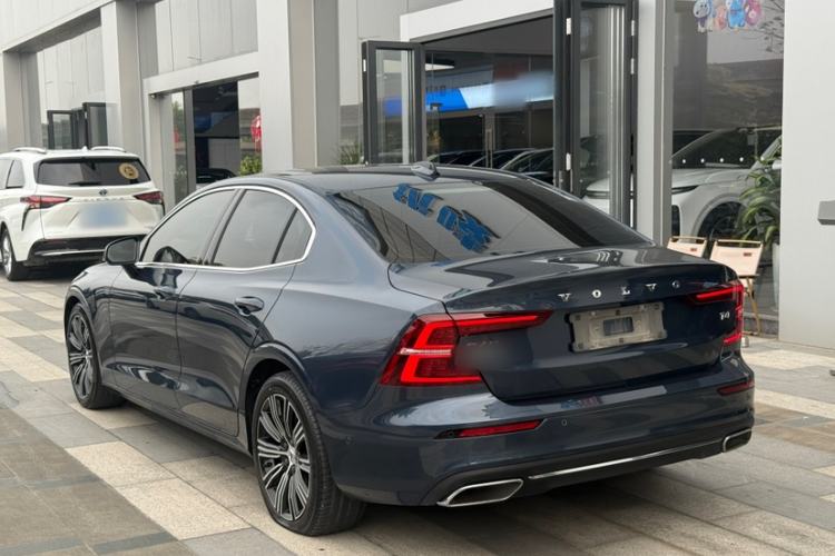 Used Volvo S60 2021 T4 Zhiyuan Luxury Edition Exterior 3