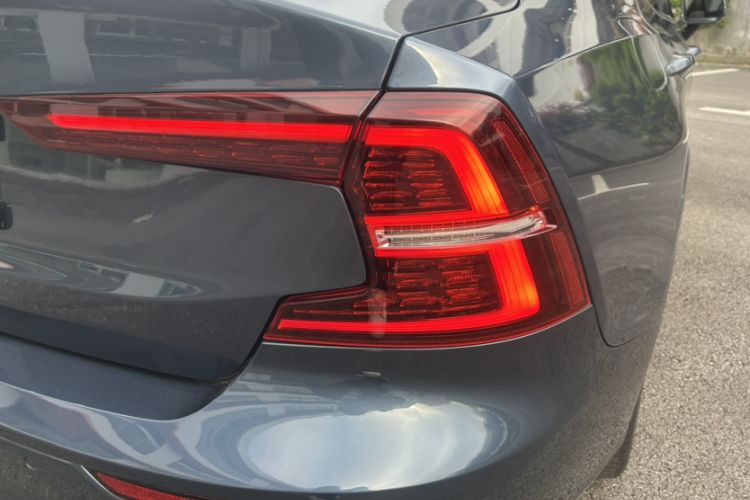 Used Volvo S60 2021 T4 Zhiyi Luxury Edition Exterior 4