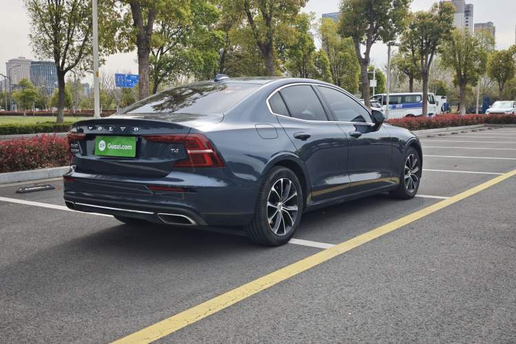 Used Volvo S60 2021 T4 Zhiyi Luxury Edition Exterior 4