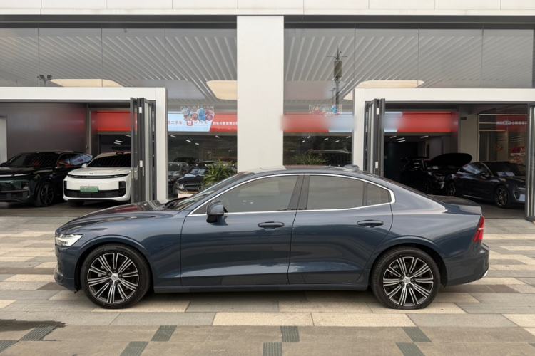 Used Volvo S60 2021 T4 Zhiyuan Luxury Edition Exterior 4