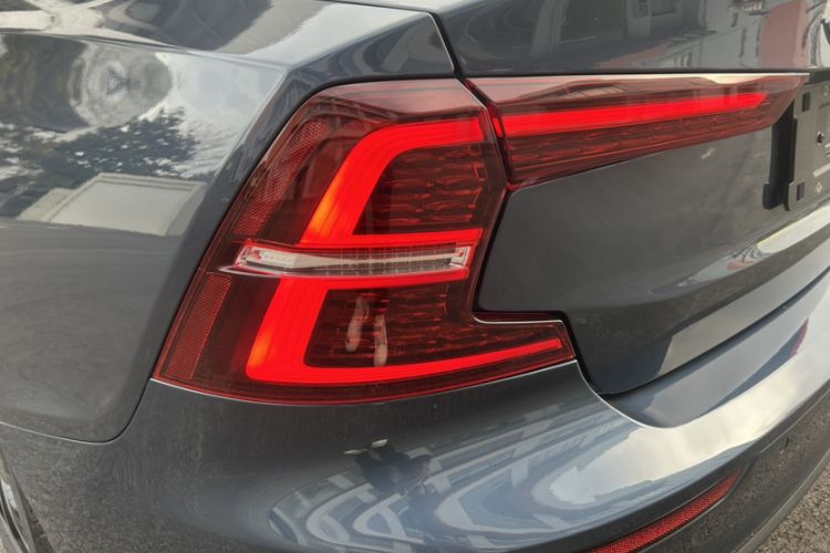 Used Volvo S60 2021 T4 Zhiyi Luxury Edition Exterior 5