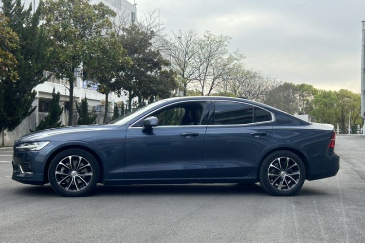 Used Volvo S60 2021 T4 Zhiyi Luxury Edition Exterior 9