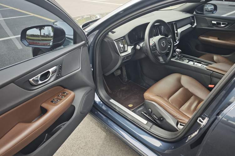 Used Volvo S60 2021 T4 Zhiyi Luxury Edition Exterior 9