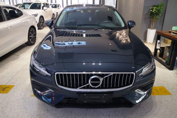 Used Volvo S60 2021 T4 Zhiyi Luxury Edition Front
