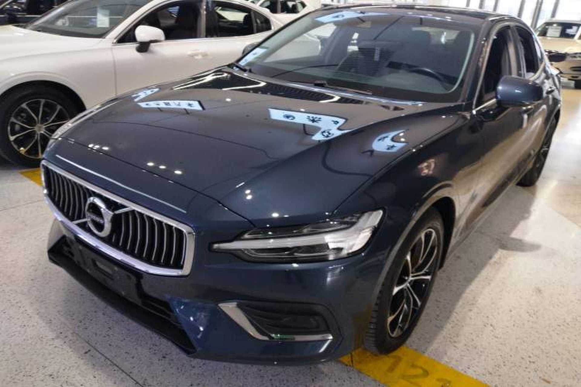 Used Volvo S60 2021 T4 Zhiyi Luxury Edition Front Left 45 Deg