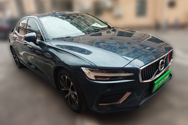 Used Volvo S60 2021 T4 Zhiyi Luxury Edition Front Right 45 Deg