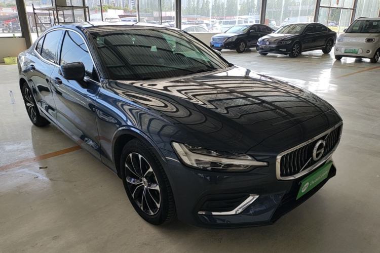 Used Volvo S60 2021 T4 Zhiyi Luxury Edition Front Right 45 Deg