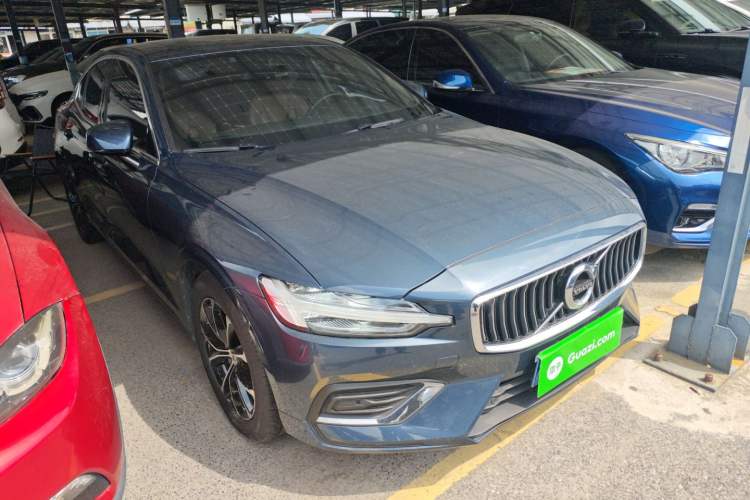 Used Volvo S60 2021 T4 Zhiyi Luxury Edition Front Right 45 Deg