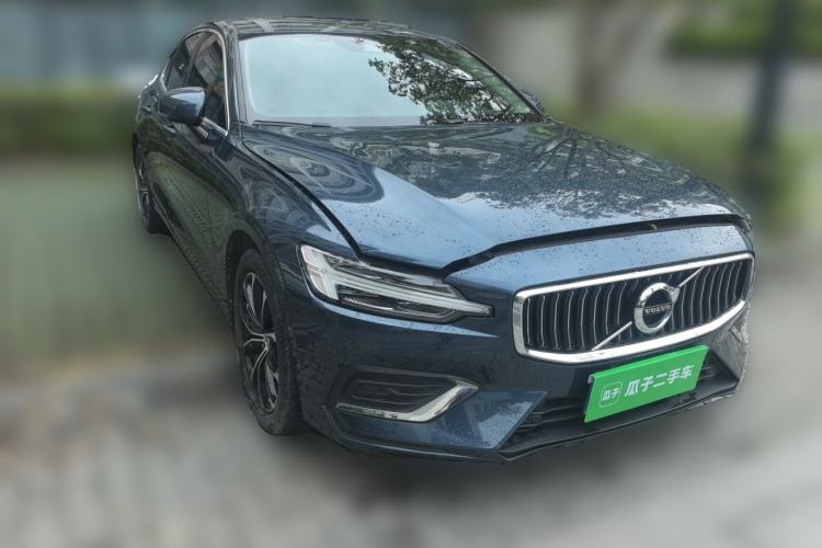 Used Volvo S60 2021 T4 Zhiyi Luxury Edition Front Right 45 Deg