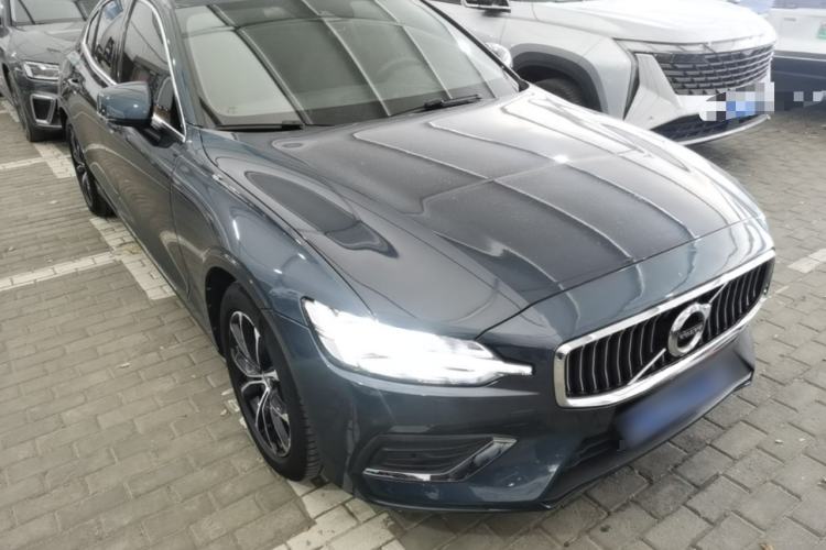 Used Volvo S60 2021 T4 Zhiyi Luxury Edition Front Right 45 Deg