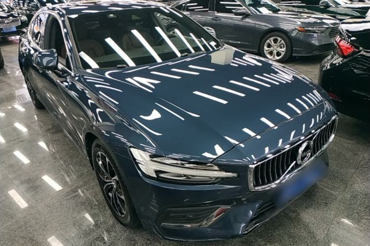 Used Volvo S60 2021 T4 Zhiyi Luxury Edition Front Right 45 Deg