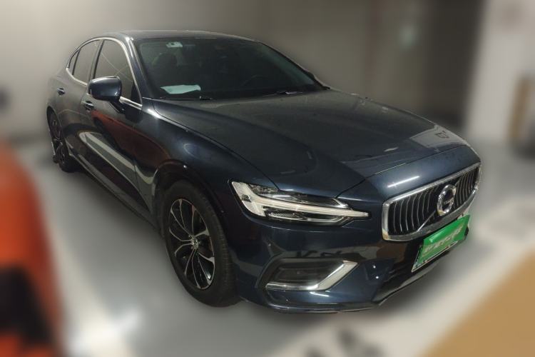 Used Volvo S60 2021 T4 Zhiyi Luxury Edition Front Right 45 Deg