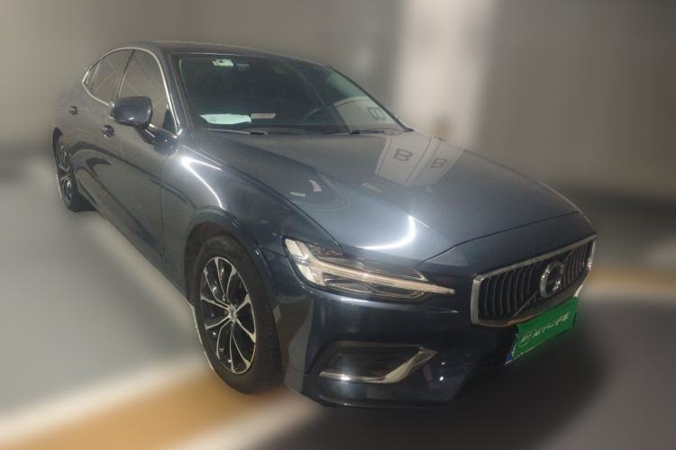 Used Volvo S60 2021 T4 Zhiyi Luxury Edition Front Right 45 Deg