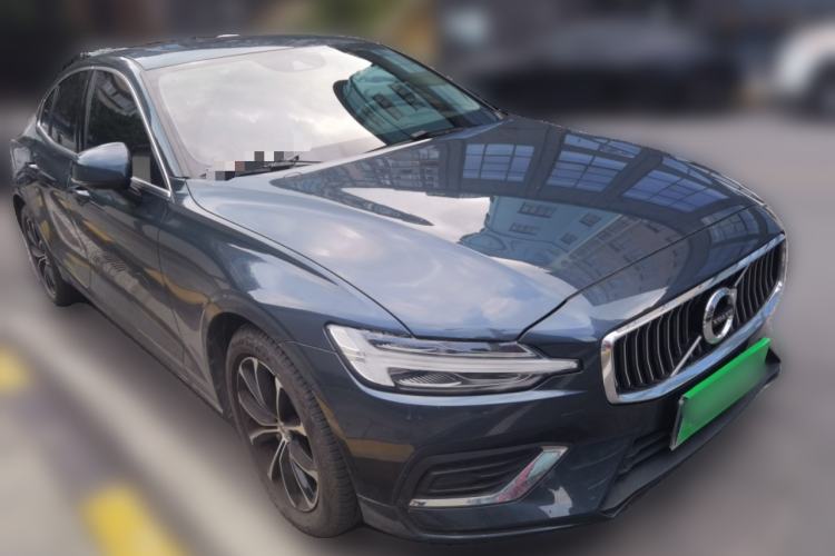 Used Volvo S60 2021 T4 Zhiyi Luxury Edition Front Right 45 Deg