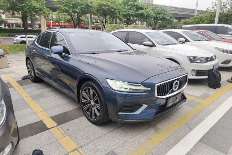 Used Volvo S60 2021 T4 Zhiyuan Luxury Edition Front Right 45 Deg