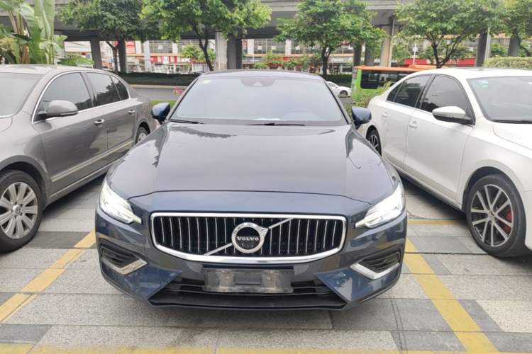 Used Volvo S60 2021 T4 Zhiyuan Luxury Edition Front