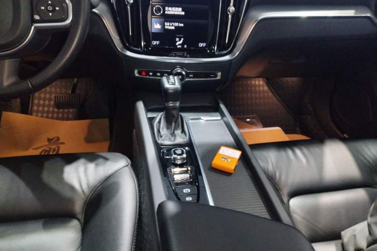 Used Volvo S60 2021 T4 Zhiyi Luxury Edition Gear Lever