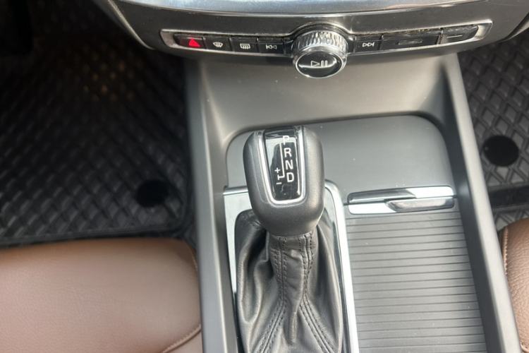 Used Volvo S60 2021 T4 Zhiyi Luxury Edition Gear Lever