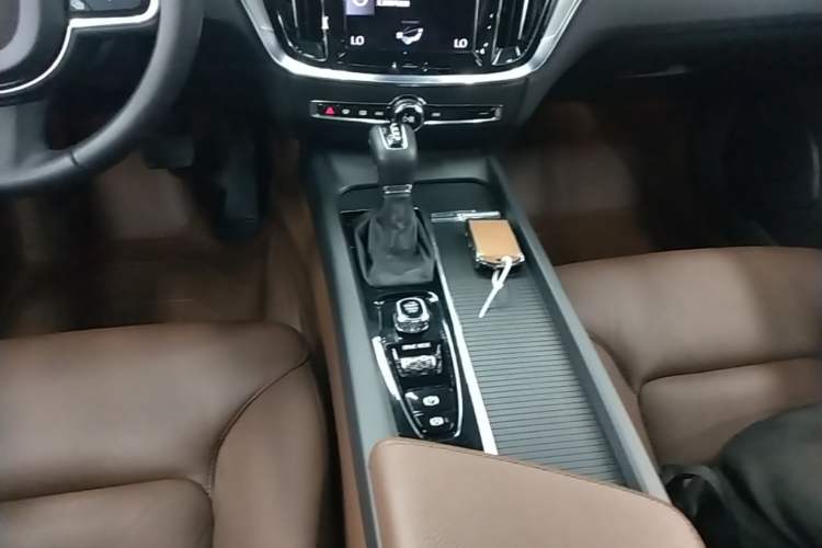 Used Volvo S60 2021 T4 Zhiyi Luxury Edition Gear Lever