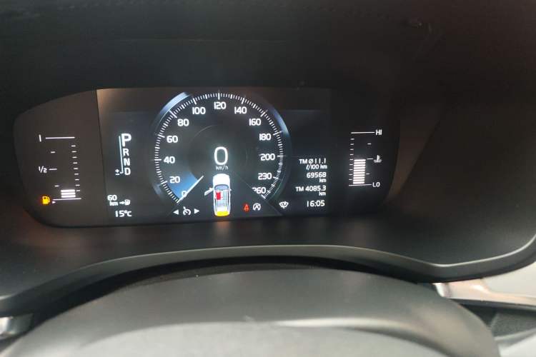 Used Volvo S60 2021 T4 Zhiyi Luxury Edition Odometer Close Up
