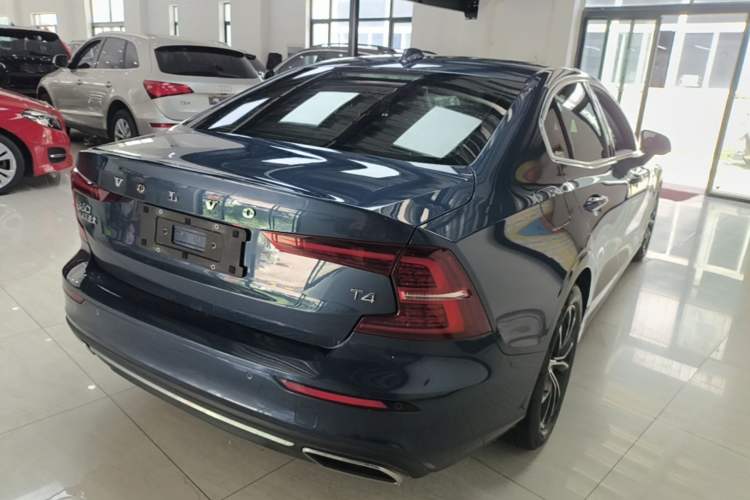 Used Volvo S60 2021 T4 Zhiyi Luxury Edition Rear Right 45 Deg