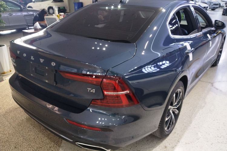 Used Volvo S60 2021 T4 Zhiyi Luxury Edition Rear Right 45 Deg