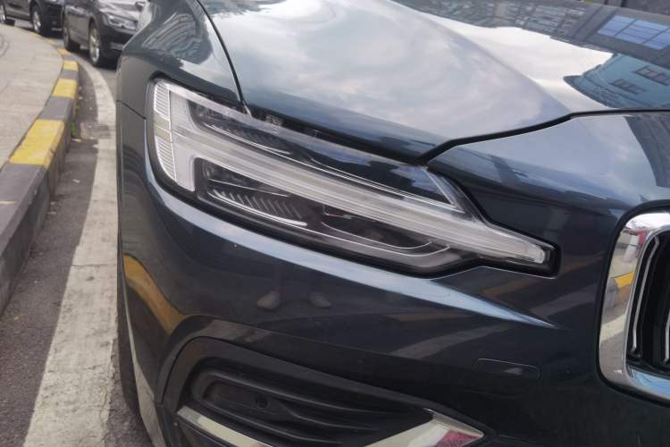 Used Volvo S60 2021 T4 Zhiyi Luxury Edition Right Front Headlight