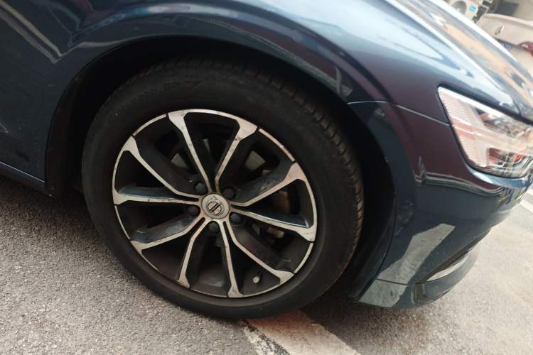Used Volvo S60 2021 T4 Zhiyi Luxury Edition Right Front Wheel Hub