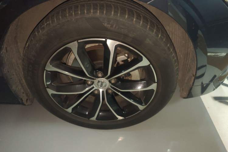 Used Volvo S60 2021 T4 Zhiyi Luxury Edition Right Front Wheel Hub
