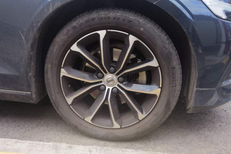 Used Volvo S60 2021 T4 Zhiyi Luxury Edition Right Front Wheel Hub