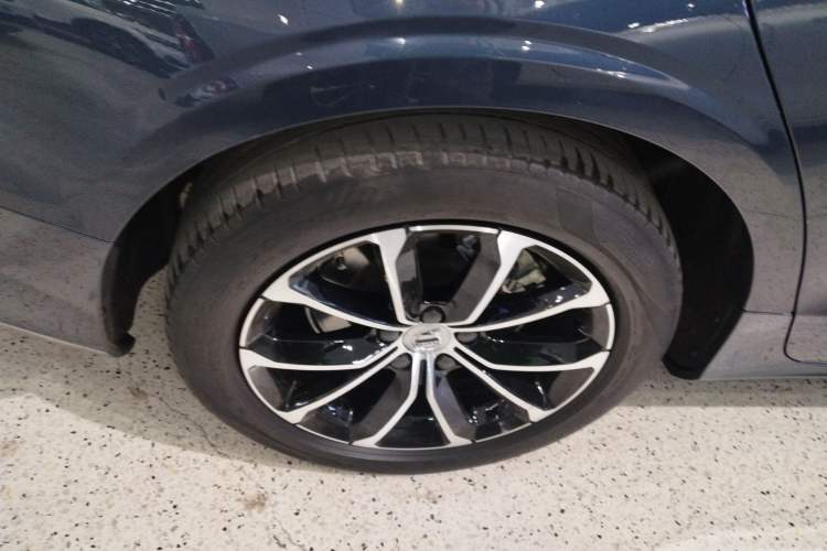 Used Volvo S60 2021 T4 Zhiyi Luxury Edition Right Rear Wheel Hub