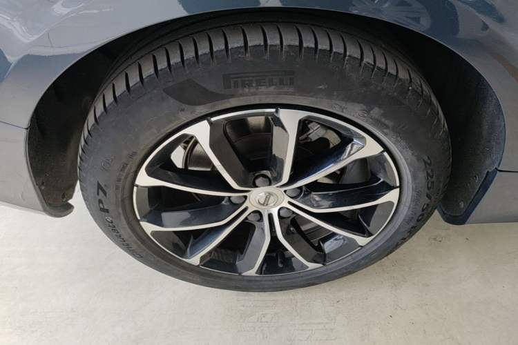 Used Volvo S60 2021 T4 Zhiyi Luxury Edition Right Rear Wheel Hub