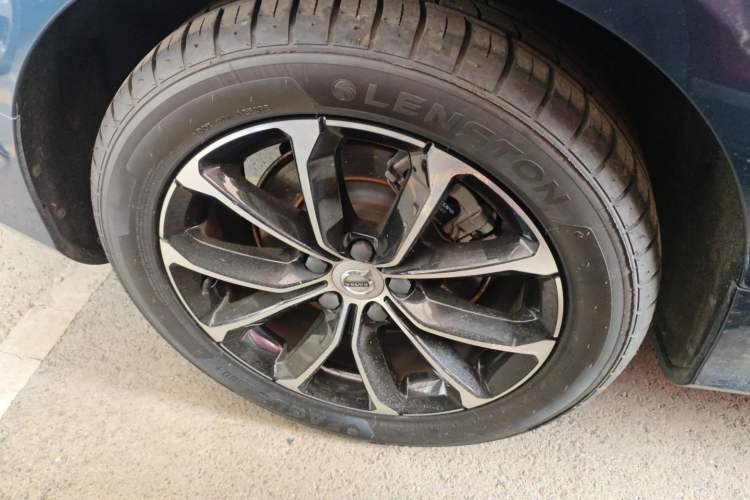 Used Volvo S60 2021 T4 Zhiyi Luxury Edition Right Rear Wheel Hub