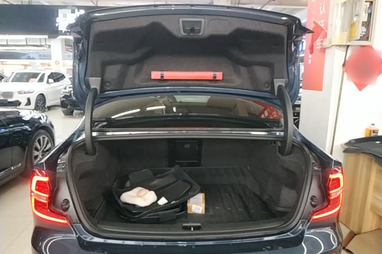 Used Volvo S60 2021 T4 Zhiyi Luxury Edition Trunk