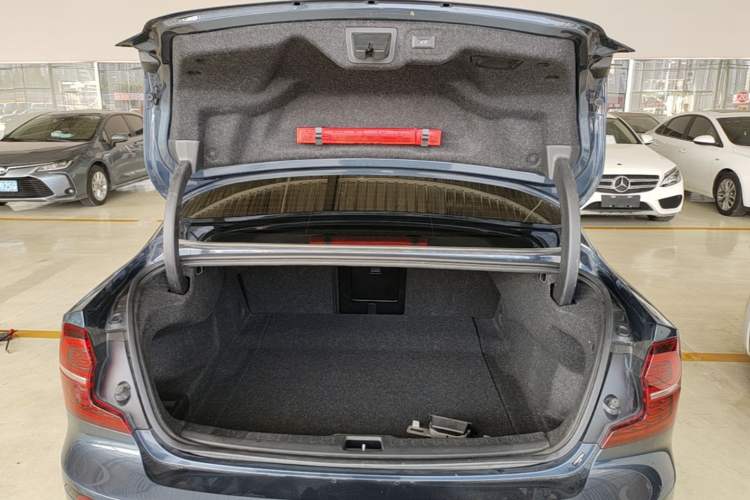Used Volvo S60 2021 T4 Zhiyi Luxury Edition Trunk