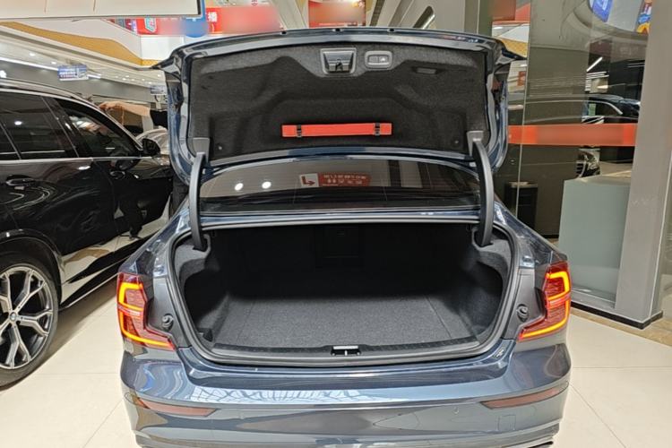 Used Volvo S60 2021 T4 Zhiyuan Luxury Edition Trunk