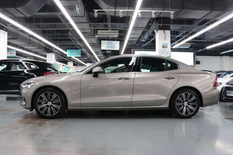Used Volvo S60 2021 T4 Zhiyi Luxury Edition Exterior 2