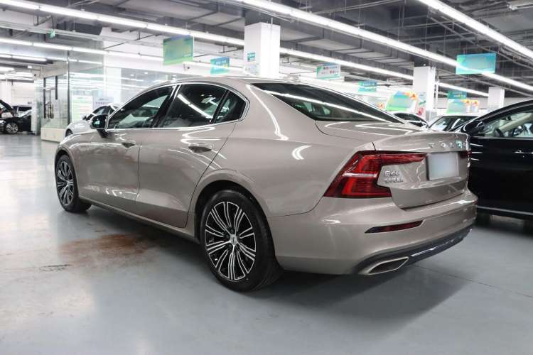 Used Volvo S60 2021 T4 Zhiyi Luxury Edition Exterior 3