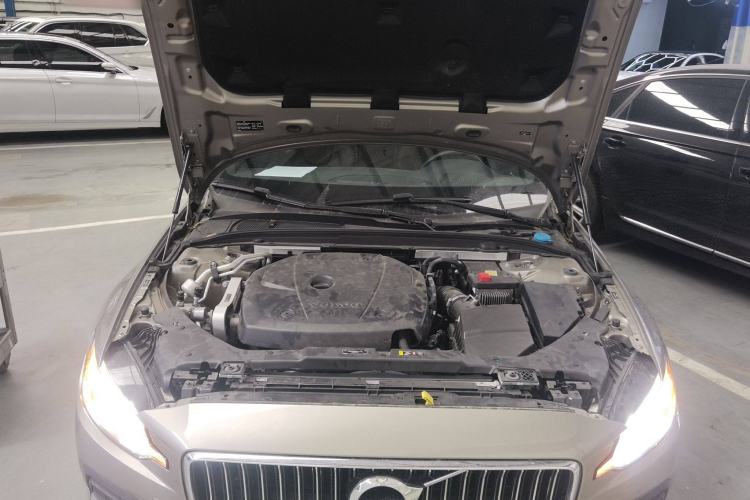 Used Volvo S60 2021 T4 Zhiyi Luxury Edition Engine Bay