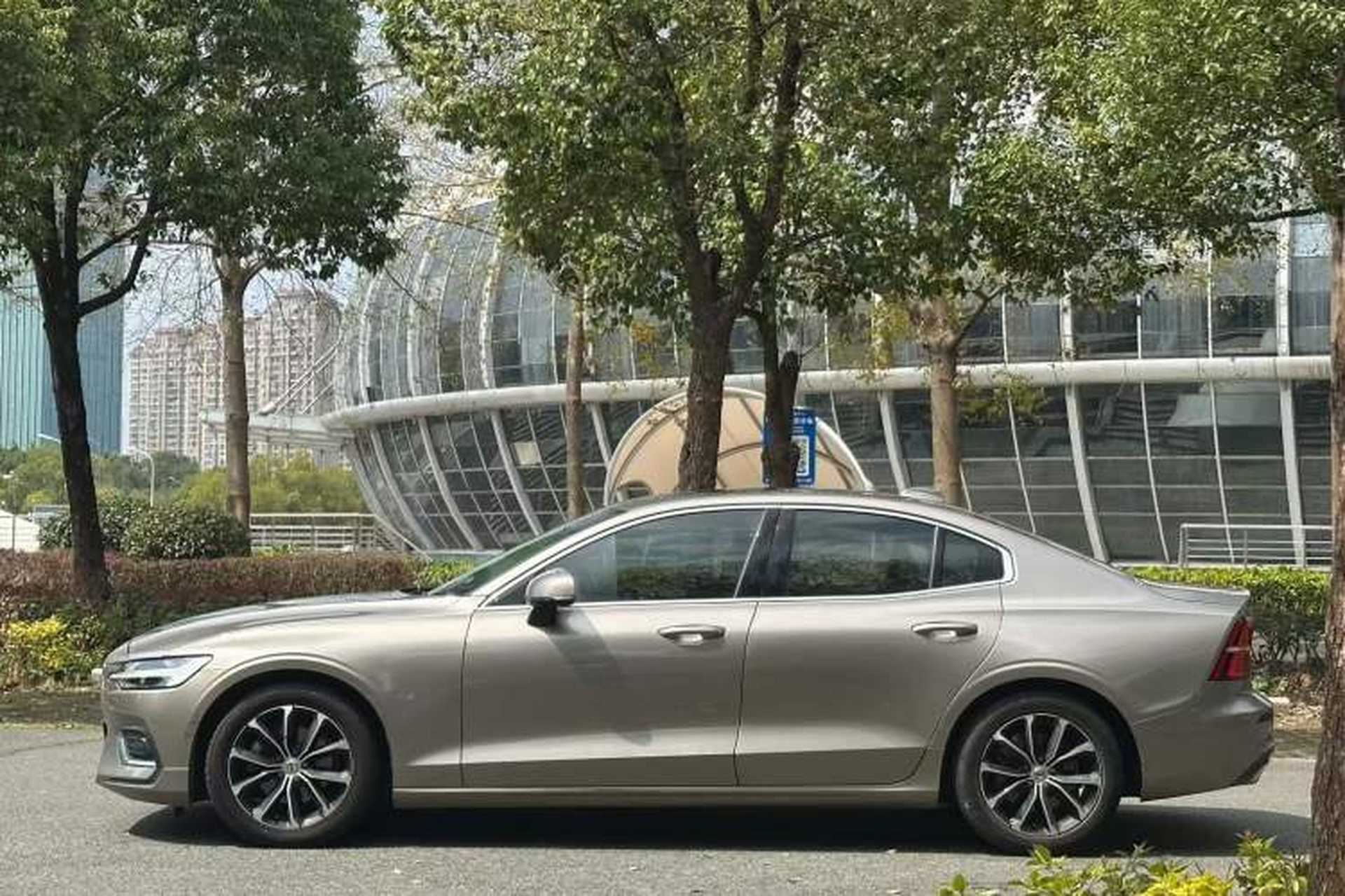 Used Volvo S60 2021 T4 Zhiyi Luxury Edition Exterior 4