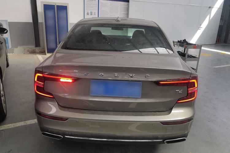 Used Volvo S60 2021 T4 Zhiyi Luxury Edition Exterior 4