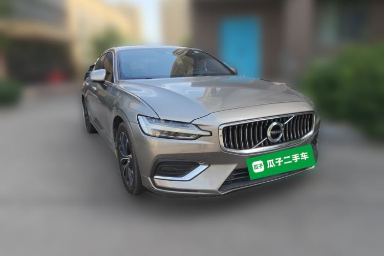 Used Volvo S60 2021 T4 Zhiyi Luxury Edition Front Right 45 Deg