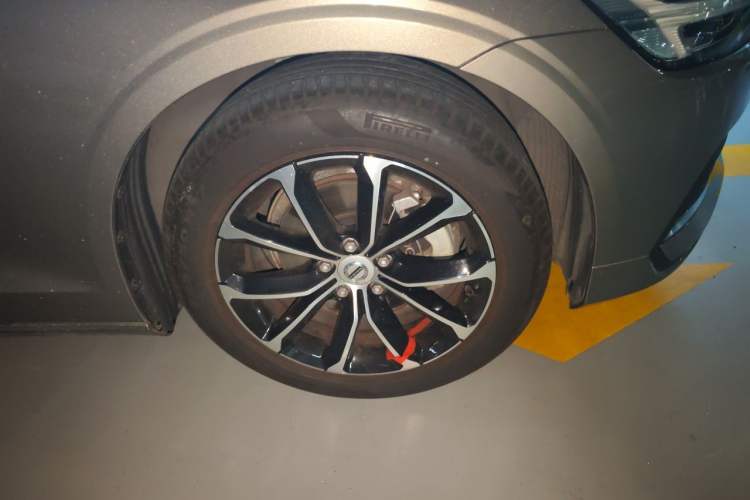 Used Volvo S60 2021 T4 Zhiyi Luxury Edition Right Front Wheel Hub