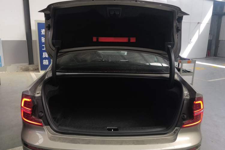 Used Volvo S60 2021 T4 Zhiyi Luxury Edition Trunk